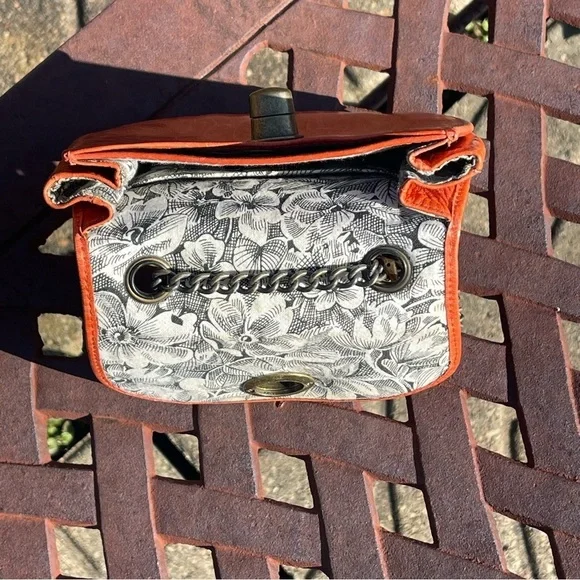 Vintage Hobo Orange Leather Distressed Crossbody Bag - Picture 4 of 7